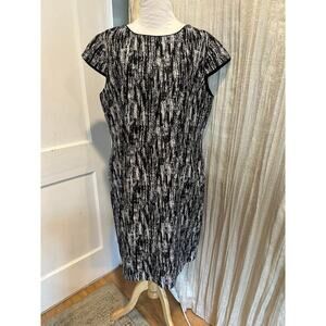 size 14 TAHARI black&white dress